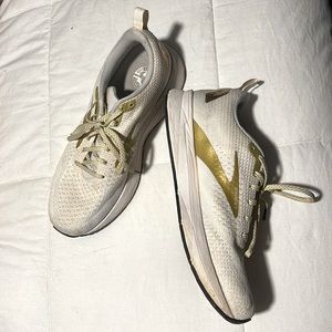 Brooks Revel 4 Gold Running Shoes Sneakers Women’s size 8.5